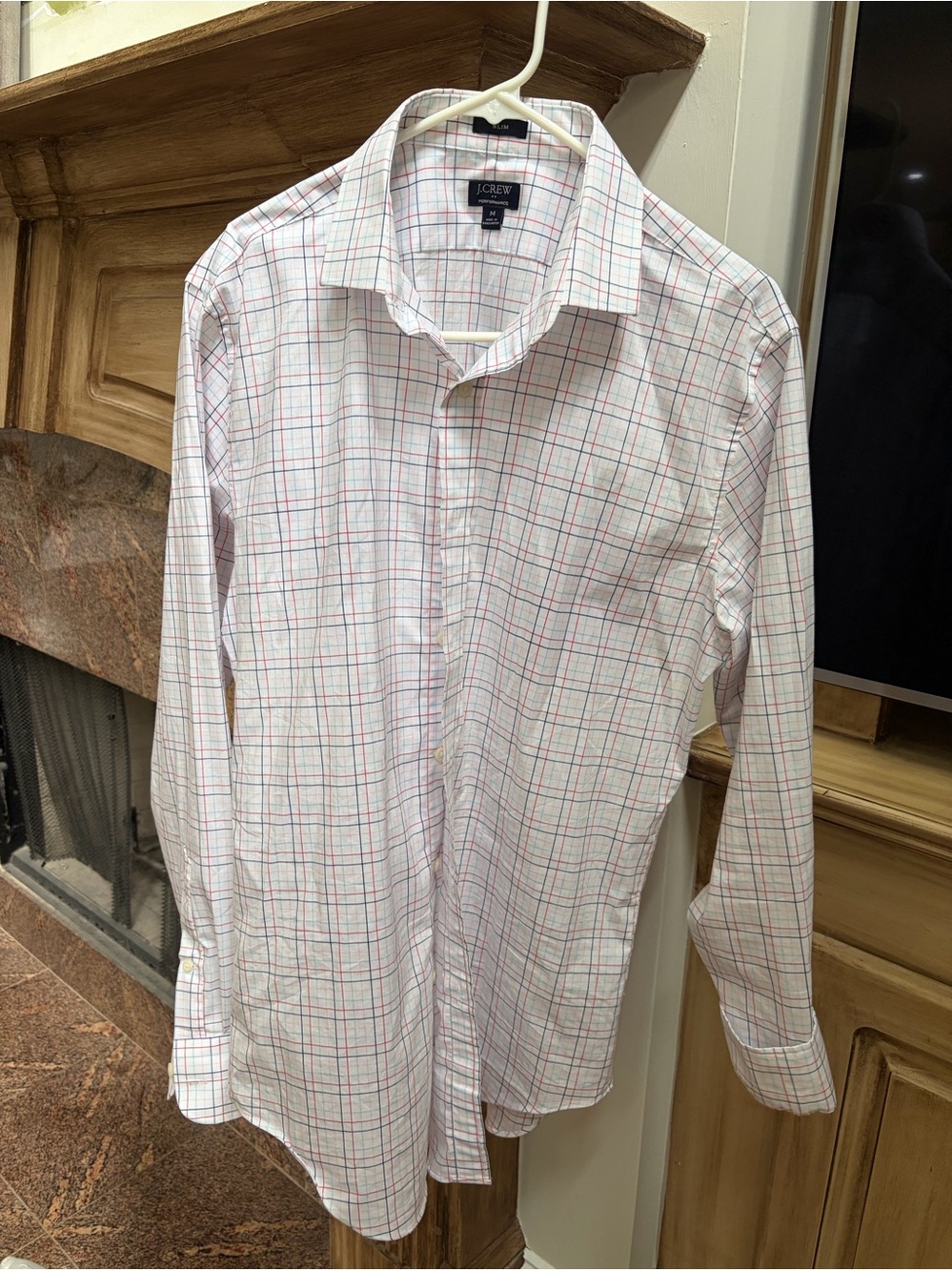J. Crew Men’s Slim/Fit Performance Button-Up Shirt 
Size M